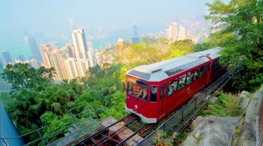 香港 ビクトリアピークからの 眺め とピークトラム イメージ